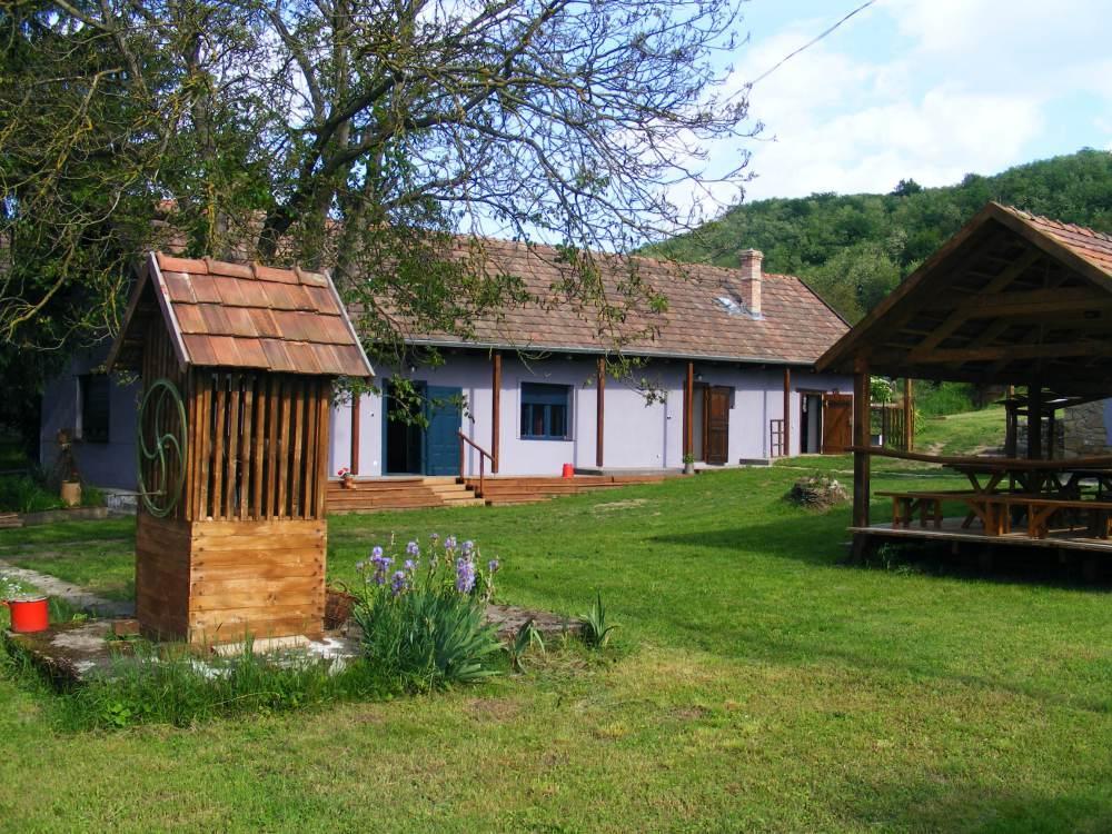 Bakancstanya Ketbodony Extérieur photo